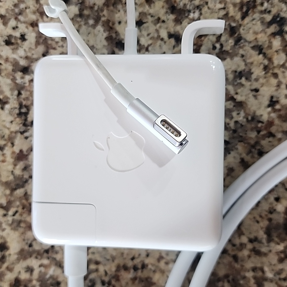 Apple 85W MagSafe Power Adapter